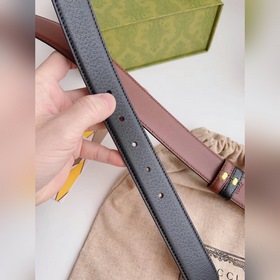 Новейшая модель от Gucci из черной кожи с текстурой свиной шкуры 