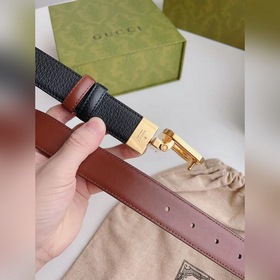 Новейшая модель от Gucci из черной кожи с текстурой свиной шкуры 