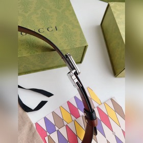 Новейшая модель от Gucci из черной кожи с текстурой свиной шкуры 
