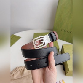 Новейшая модель от Gucci из черной кожи с текстурой свиной шкуры 