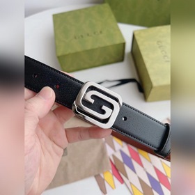 Новейшая модель от Gucci из черной кожи с текстурой свиной шкуры 