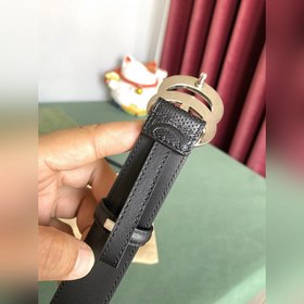 Gucci 3,0-дюймовый ремень из тисненной кожи с принтом из серии Ma