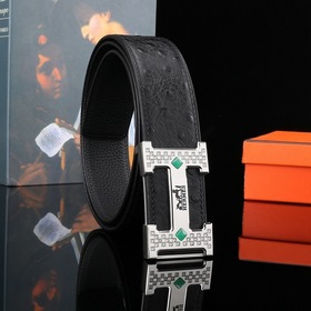 Новая модель Hermès из кожи страуса с двухсторонней отделкой, под