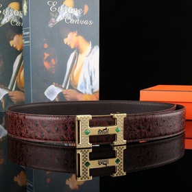Новая модель Hermès из кожи страуса с двухсторонней отделкой, под