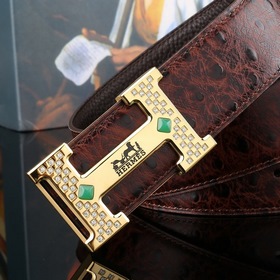 Новая модель Hermès из кожи страуса с двухсторонней отделкой, под