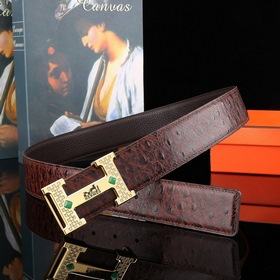 Новая модель Hermès из кожи страуса с двухсторонней отделкой, под