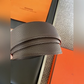 Двусторонний пояс Hermès Box/Togo из телячьей кожи с палевой пряж