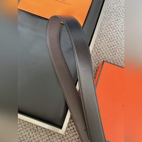 Двусторонний пояс Hermès Box/Togo из телячьей кожи с палевой пряж