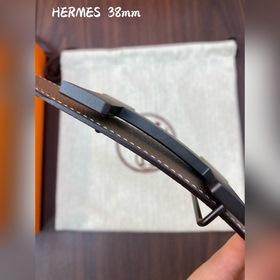 Hermes-38MM, аналогичный модели Hermes, изготовлен из двухсторонн