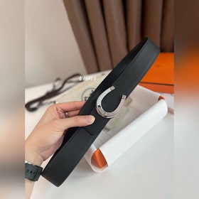 Hermes-32MM, аналогично модели Hermes, изготовлен из кожи теленка