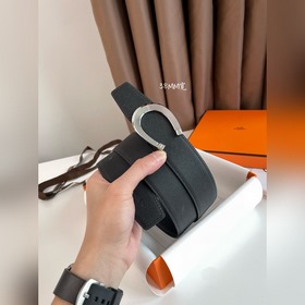 Hermes-32MM, аналогично модели Hermes, изготовлен из кожи теленка