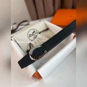 Hermes-32MM, аналогично модели Hermes, изготовлен из кожи теленка