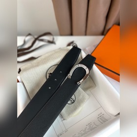 Hermes-32MM, аналогично модели Hermes, изготовлен из кожи теленка