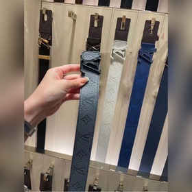 Новая модель! Двусторонняя сумка LV Shape из кожи тельца с тиснен