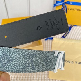 Новая модель! Двусторонняя сумка LV Shape из кожи тельца с тиснен
