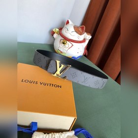 Двусторонняя кожаная ремень LV Line шириной 40 мм демонстрирует у