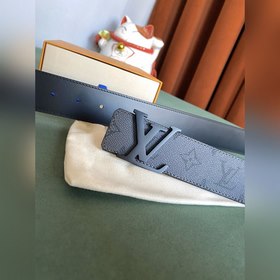 Двусторонняя кожаная ремень LV Line шириной 40 мм демонстрирует у