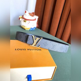 Двусторонняя кожаная ремень LV Line шириной 40 мм демонстрирует у