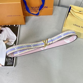 Новая серия женских ремней от LV, доступная в официальных магазин