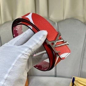 Новая серия женских ремней от LV, доступная в официальных магазин