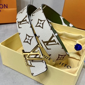 Новая серия женских ремней от LV, доступная в официальных магазин
