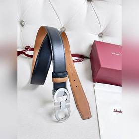 Salvatore Ferragamo, кожа первого слоя, металлическая застежка Ga