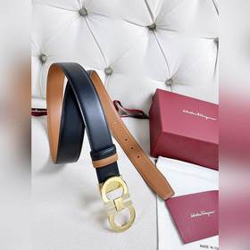 Salvatore Ferragamo, кожа первого слоя, металлическая фурнитура G
