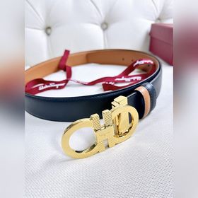 Salvatore Ferragamo, кожа первого слоя, металлическая фурнитура G