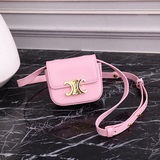 Мини-сумка Celine Triomphe из кожи. Фурнитура из чистого стали, регулируемый пле