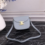 CELIN* 22s～Новая модель TEEN BESACE TRIOMPHE из кожи бычка, новая.