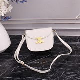 CELIN* 22s～Новая модель TEEN BESACE TRIOMPHE из кожи бычка, новая.