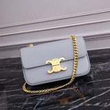 Новинки с показа CELINE | Маленькая сумка из кожи с цепочкой Маленькая сумка с ц