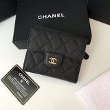 CHANEL CF короткий кошелек с тремя складками уже в наличии! Имеет 6 карманов для