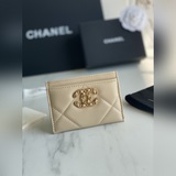 CHANEL Самая популярная в этом году сумка-карман с крупной ромбовидной текстурой