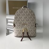 MK Rhea Zip 2023, новейшая модель среднего размера с кожаными деталями из коллек