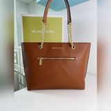 Новая сумка Michael Kors 2023 года с улыбающимся лицом. Непринужденный дизайн с 