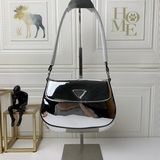 Новейшая модель Prada, изготовленная из импортной кожи с открытыми краями, отлич