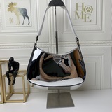 Новейшая модель Prada, изготовленная из импортной кожи с открытыми краями, отлич