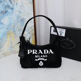 Новая сумка Prada Re-Edition 2000 Hobo для женщин.