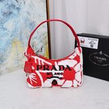 Новая сумка Prada Re-Edition 2000 Hobo для женщин.