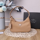 Prada Hobo – популярная сумка под мышку/ручная сумка, одна из моих любимых сумок