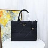 Новая сумка Prada 22 Tote. Эта серия будет основной моделью Prada на весь следую