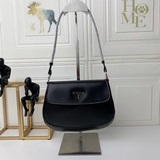 Новейшая модель Prada, изготовленная из импортной кожи с открытыми краями, мягка