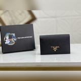 Новейшая модель мужского кошелька PRADA, представленная в официальном магазине, 