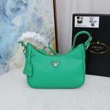 Новая сумка Prada под мышку 175 Новая сумка Prada из кожи под мышку, выполненная