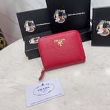 Новейшие модели популярных мужских кошельков PRADA, представленные в официальном