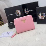 Новейшие модели популярных мужских кошельков PRADA, представленные в официальном
