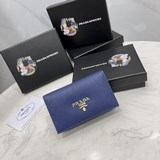 Новейшие модели популярных мужских кошельков PRADA, представленные в официальном