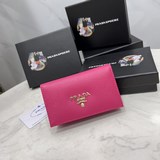 Новейшие модели популярных мужских кошельков PRADA, представленные в официальном