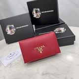 Новейшие модели популярных мужских кошельков PRADA, представленные в официальном